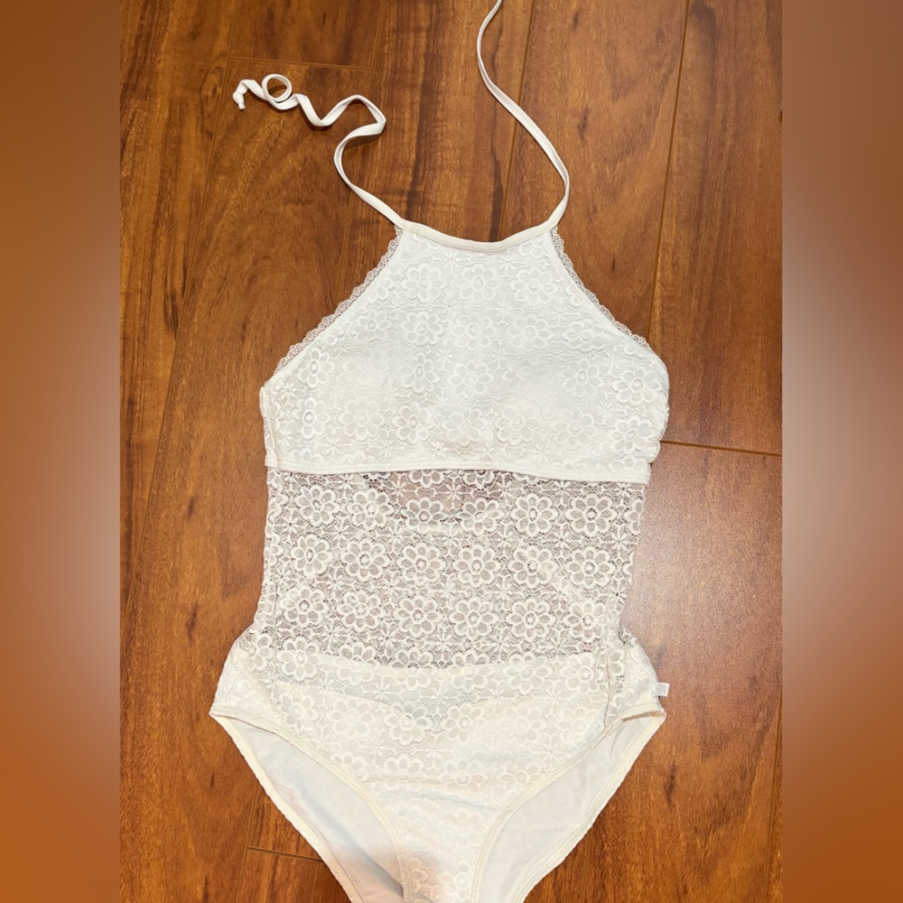 La Vie En Rose White Lace Floral One Piece Swimsuit NWOT